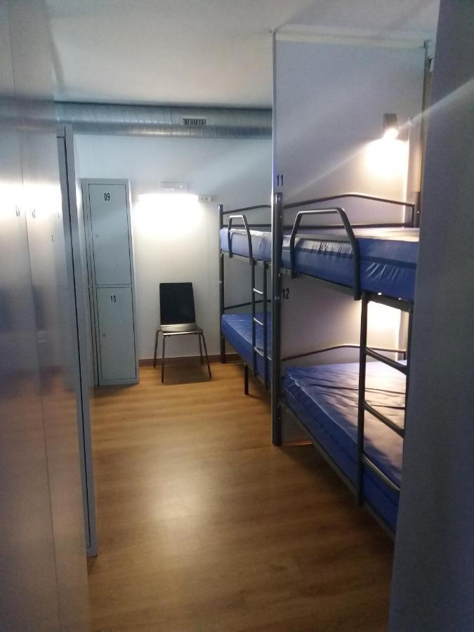 Albergue Monterrey ซานติอาโก เด กอมโปสเตลา ภายนอก รูปภาพ
