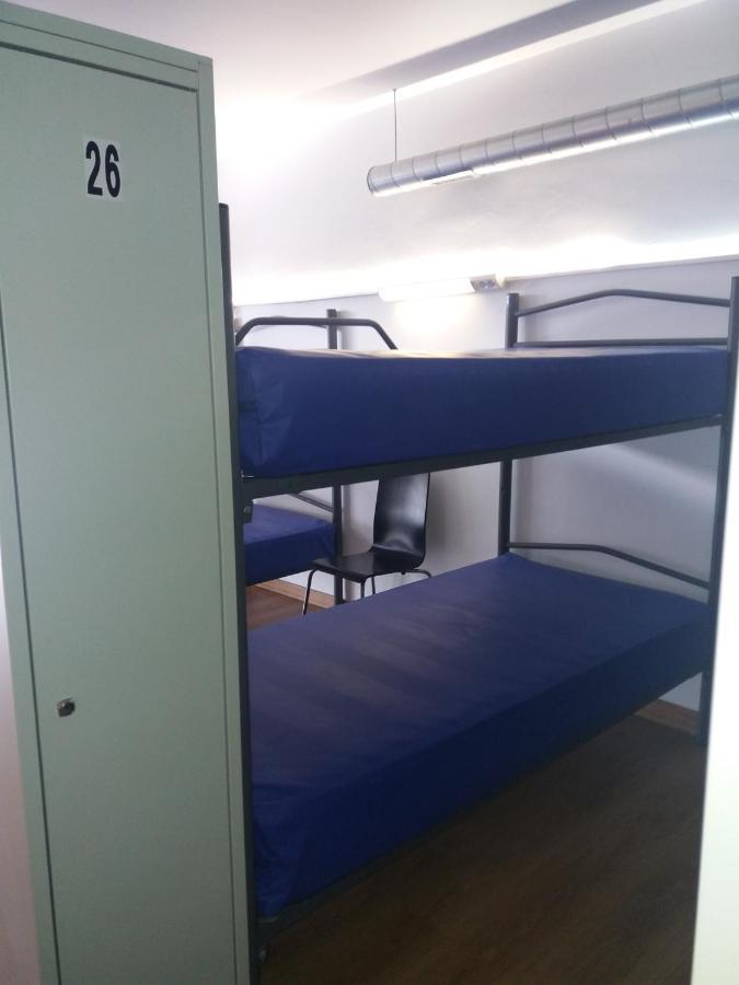 Albergue Monterrey ซานติอาโก เด กอมโปสเตลา ภายนอก รูปภาพ