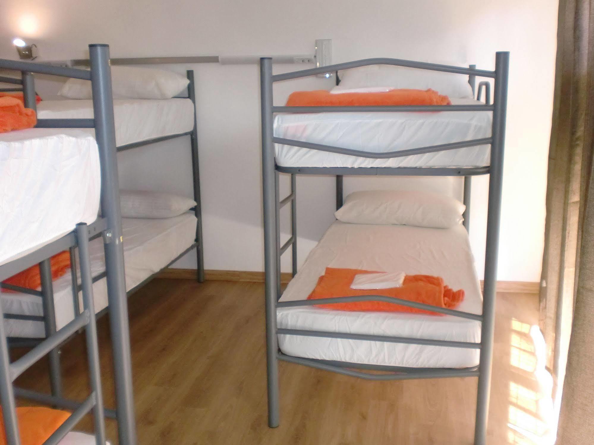 Albergue Monterrey ซานติอาโก เด กอมโปสเตลา ภายนอก รูปภาพ