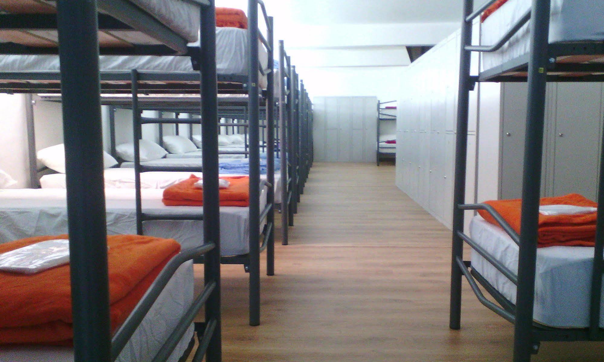 Albergue Monterrey ซานติอาโก เด กอมโปสเตลา ภายนอก รูปภาพ