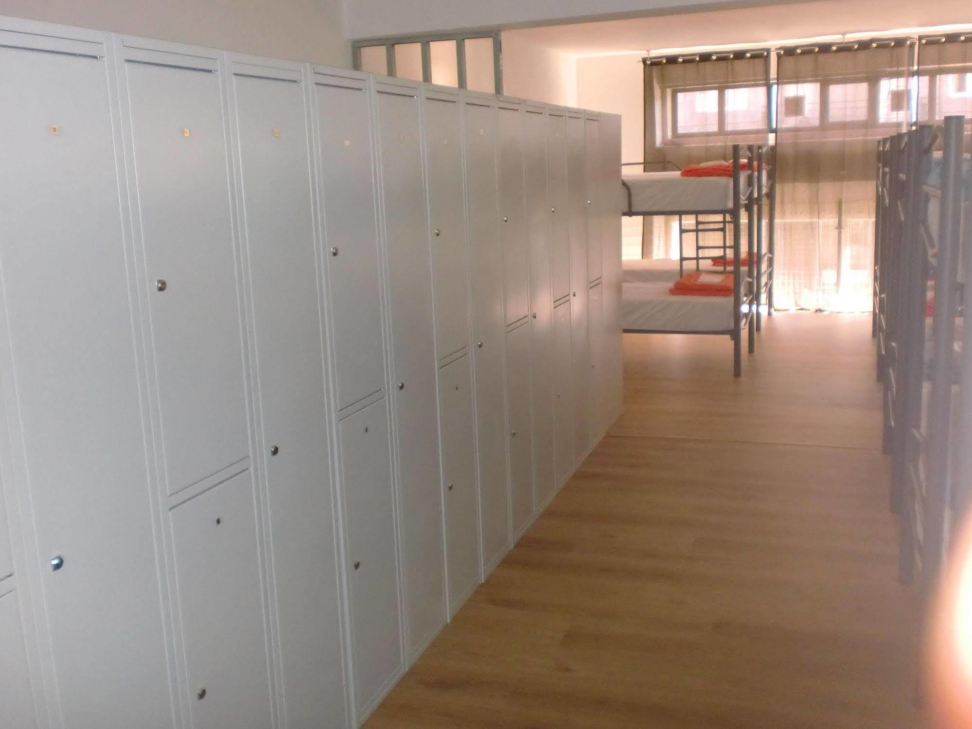 Albergue Monterrey ซานติอาโก เด กอมโปสเตลา ภายนอก รูปภาพ